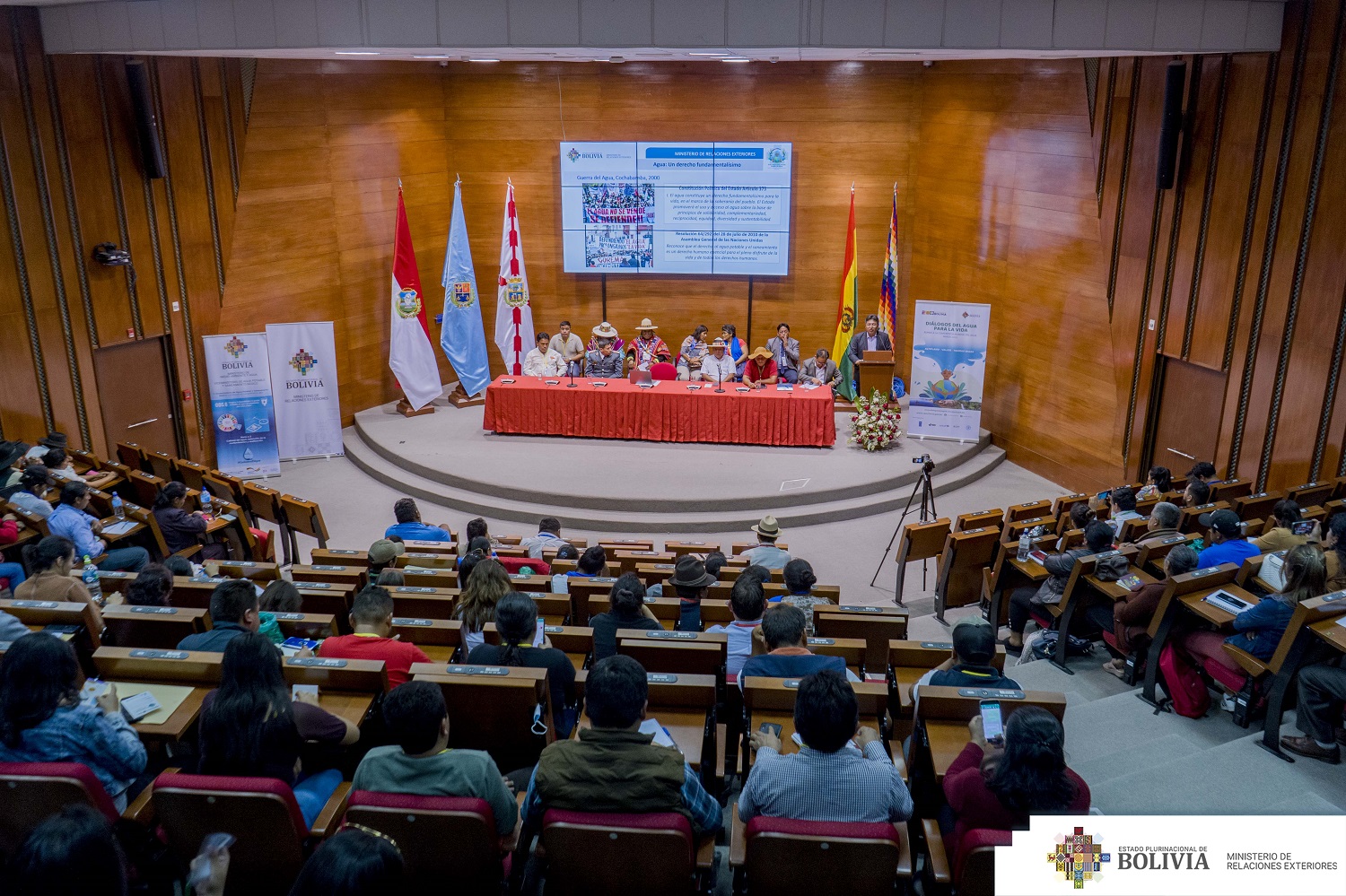 Diálogos del Agua congregan a 200 representantes de la región valles en Sucre