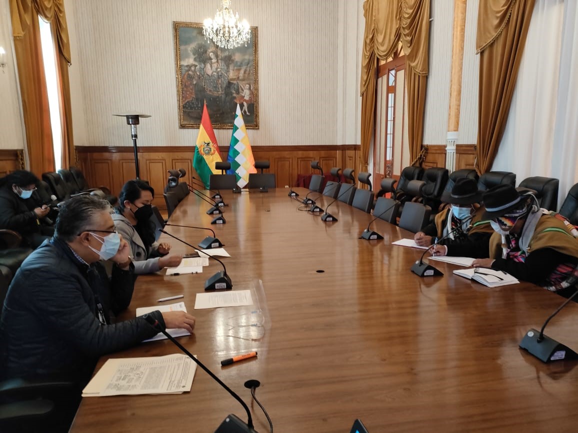 El Ministerio de Relaciones Exteriores realiza reunión informativa con Autoridades Originarias de la Provincia Pacajes
