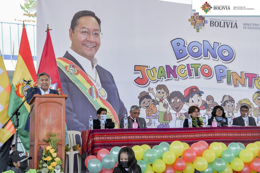 El Canciller Rogelio Mayta participó de la inauguración de entrega del Bono Juancito Pinto en el municipio de Achocalla